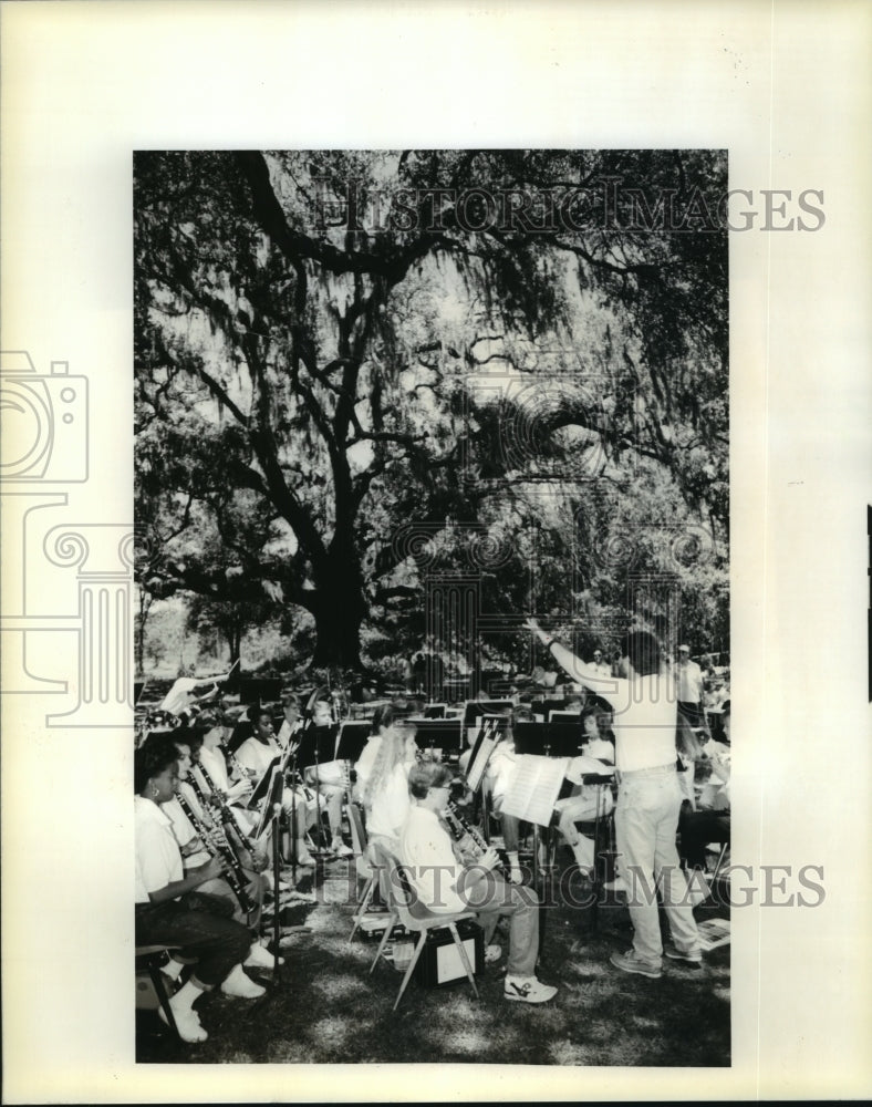 1990 Press Photo Conductor Charles Catalano with Destrahan High School Band- Historic Images