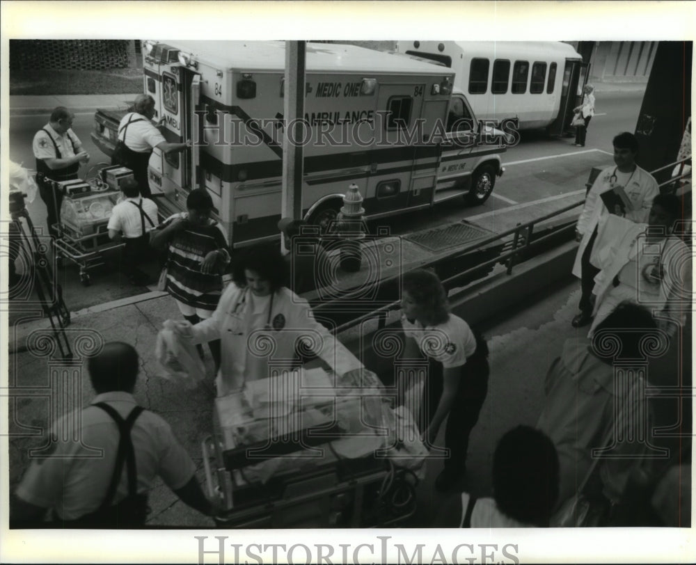  Press Photo Ambulance Transport Team for Babies leaving Charity Hospital- Historic Images