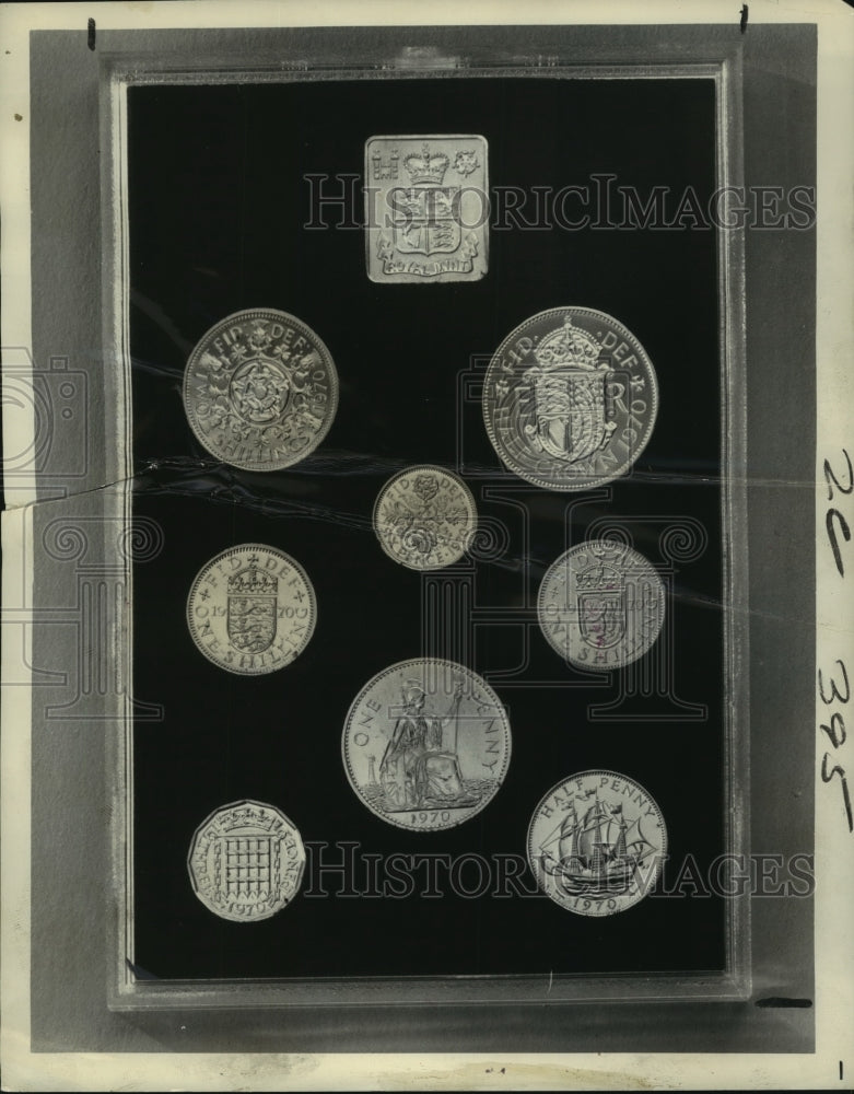  Press Photo Examples of the last series of British shilling and pence coinage- Historic Images