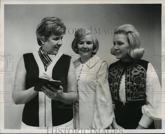 1971 Press Photo Mesdames Edward Cole, Preston Englert & James Glancey at work- Historic Images