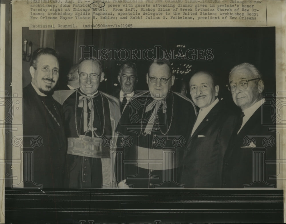 1965 Press Photo Archbishop John  P. Cody Poses with Guests at Dinner in Chicago- Historic Images