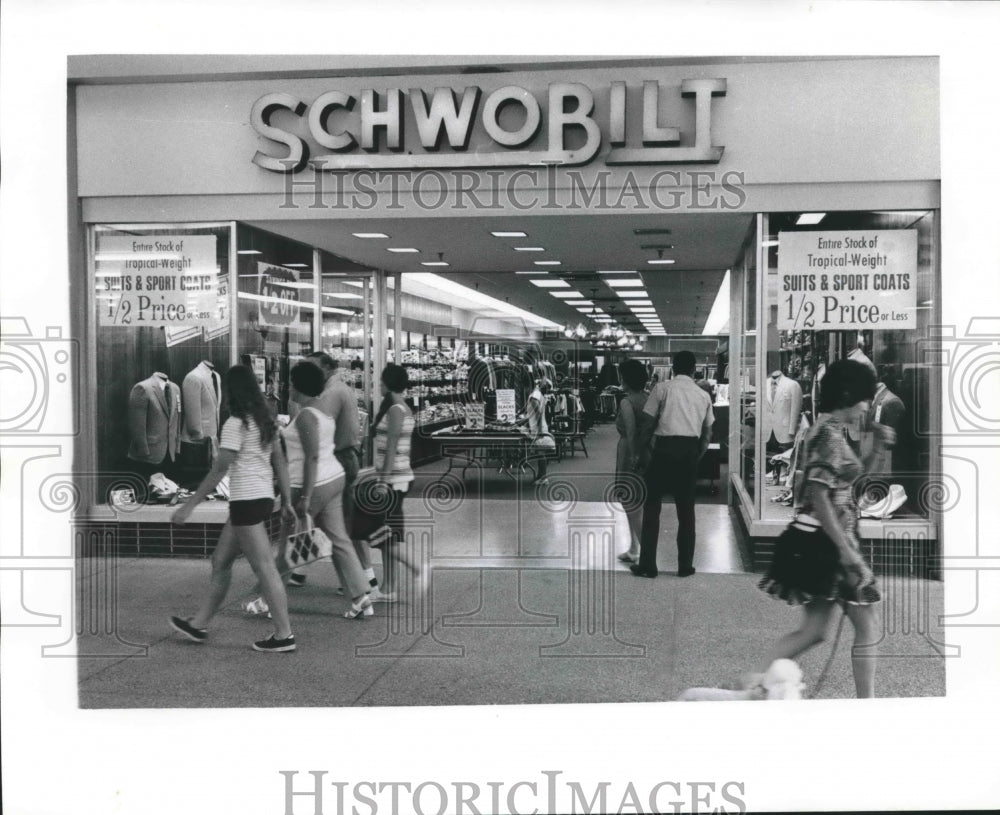  Press Photo Schwobilt Store Entrance at Clearview Shopping Center- Historic Images