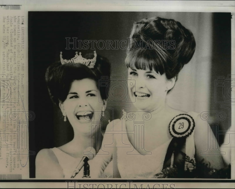 Load image into Gallery viewer, 1967 Press Photo New Miss Kentucky, JoAnn Clark with Former Queen Janie Olmstead
