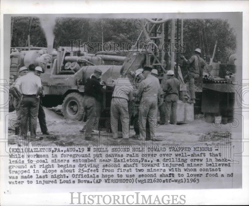Load image into Gallery viewer, 1963 Press Photo Crew starts drilling to rescue trapped miners near Hazleton
