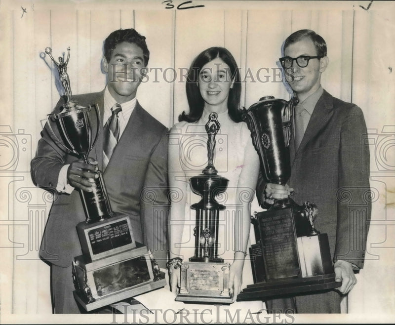 Load image into Gallery viewer, 1970 Press Photo Students Hold Trophies From Loyola University Awards Day
