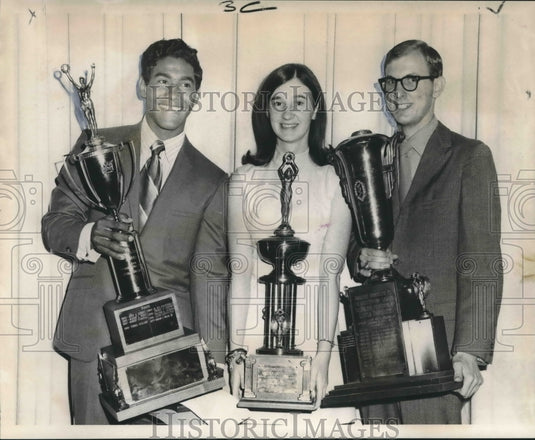 1970 Press Photo Students Hold Trophies From Loyola University Awards Day