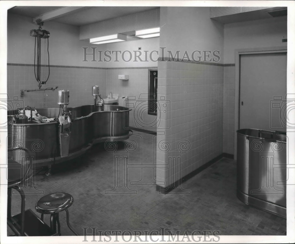 Press Photo Bath &amp; Hubbard Tub at Crippled Children&#39;s Hospital, New Orleans- Historic Images