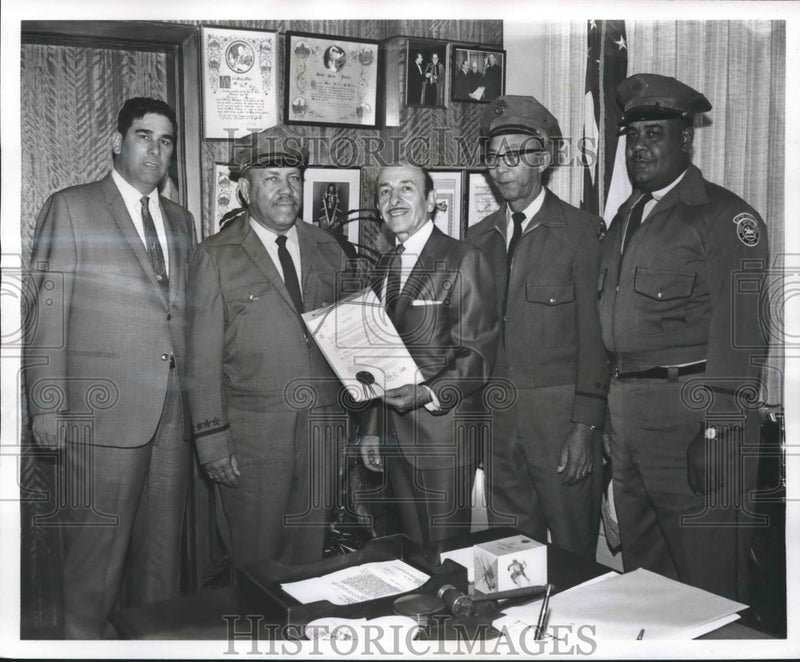 Load image into Gallery viewer, 1969 Press Photo Presentation of "Book of Freedom" to the Mayor Victor H. Schiro

