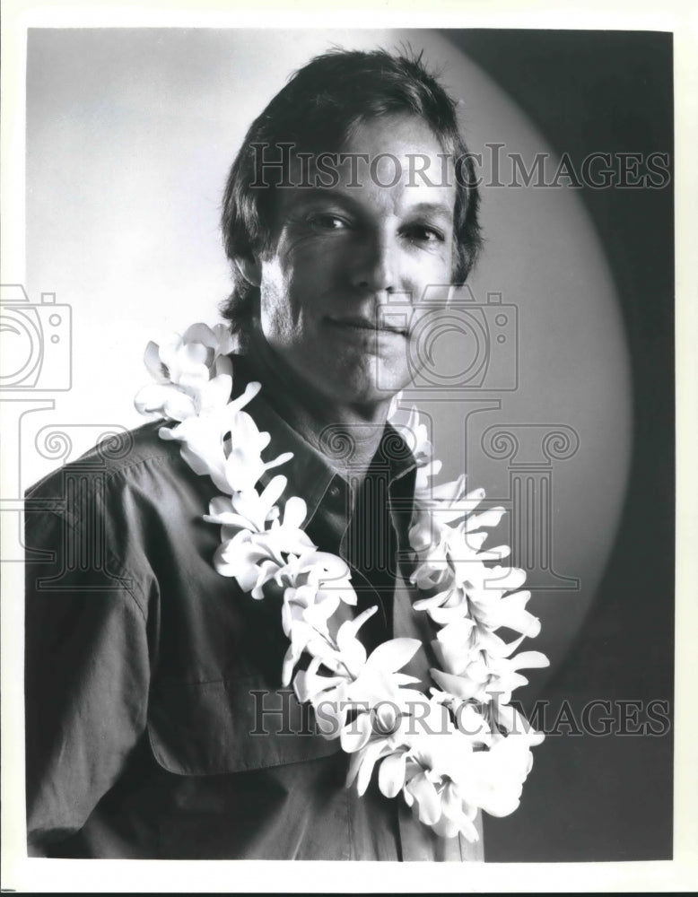 1989 Press Photo Richard Chamberlain stars in "Island Son" on CBS Television - Historic Images