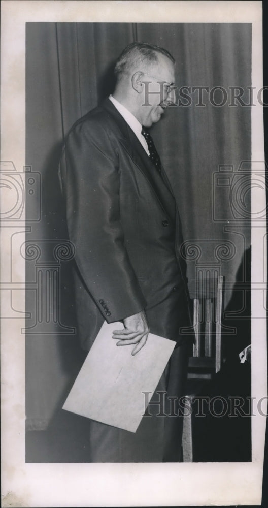 1953 Press Photo Chairman of Chamber's Educational Committee Otis J. Chamberlain- Historic Images