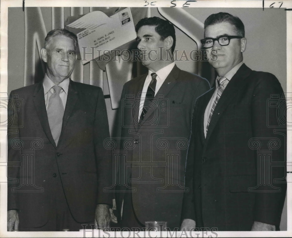 1970 Press Photo Post Office Officials Discuss Services at Luncheon- Historic Images