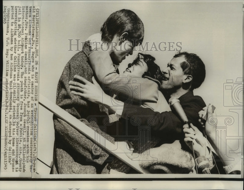 Load image into Gallery viewer, 1965 Press Photo Tyrone Collins reunites with his mother &amp; stepfather at airport
