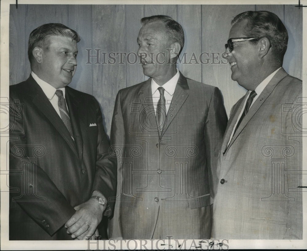 1969 Press Photo Managers of Sears, Roebuck and Company store, Gentilly, Alabama- Historic Images