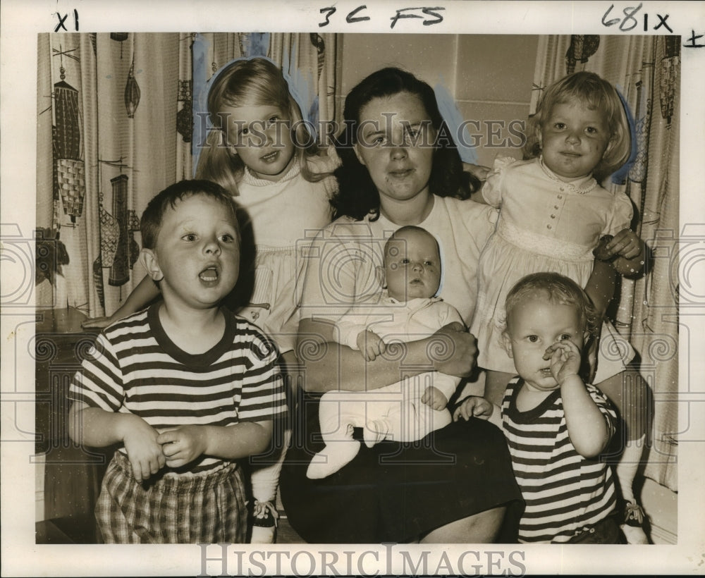 1965 Press Photo Mrs. Charles Collier and children staying at Salvation Army