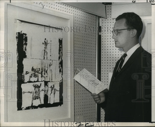 1968 Press Photo Joseph Clark, library assistant, views Gerhard Winner painting- Historic Images