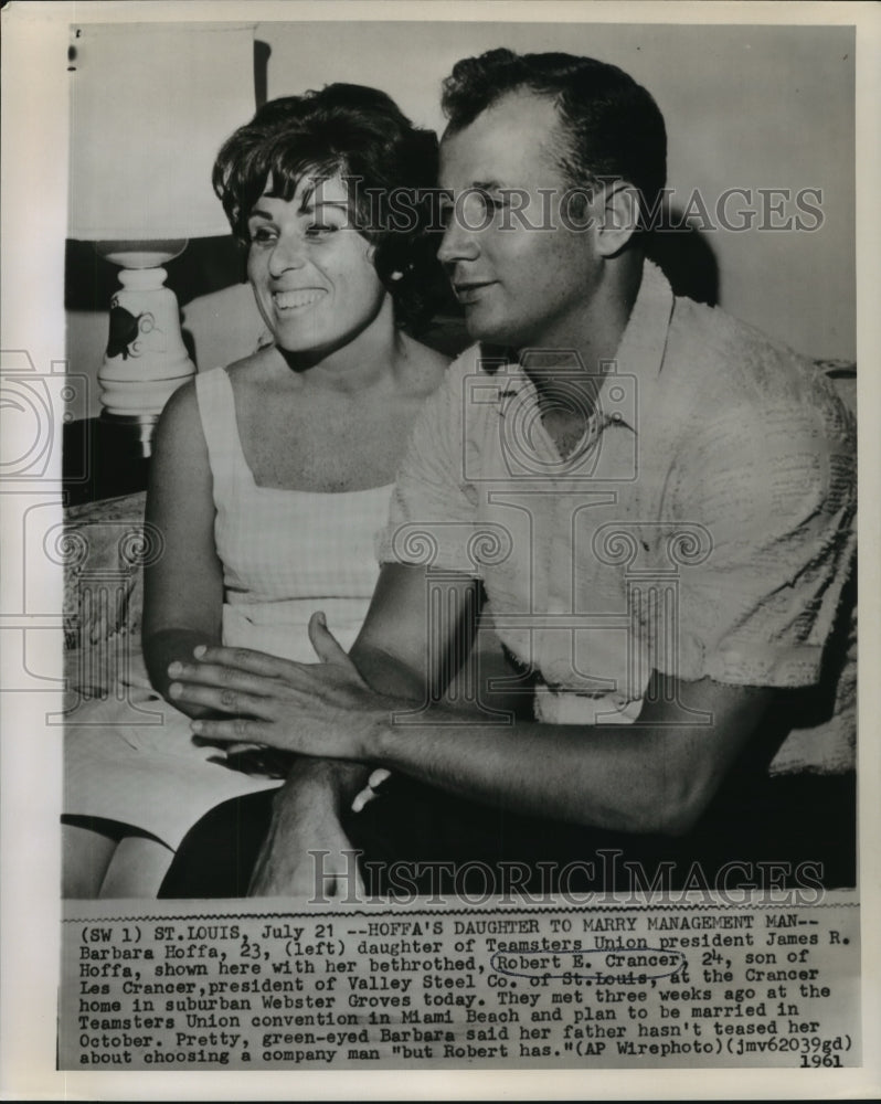 1961 Press Photo Barbara Hoffa with fiancee Robert Crancer in Webster Groves- Historic Images