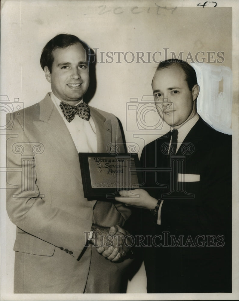  Press Photo Thomas B. Coleman (L) and Philip Claverie at Jaycees Award- Historic Images