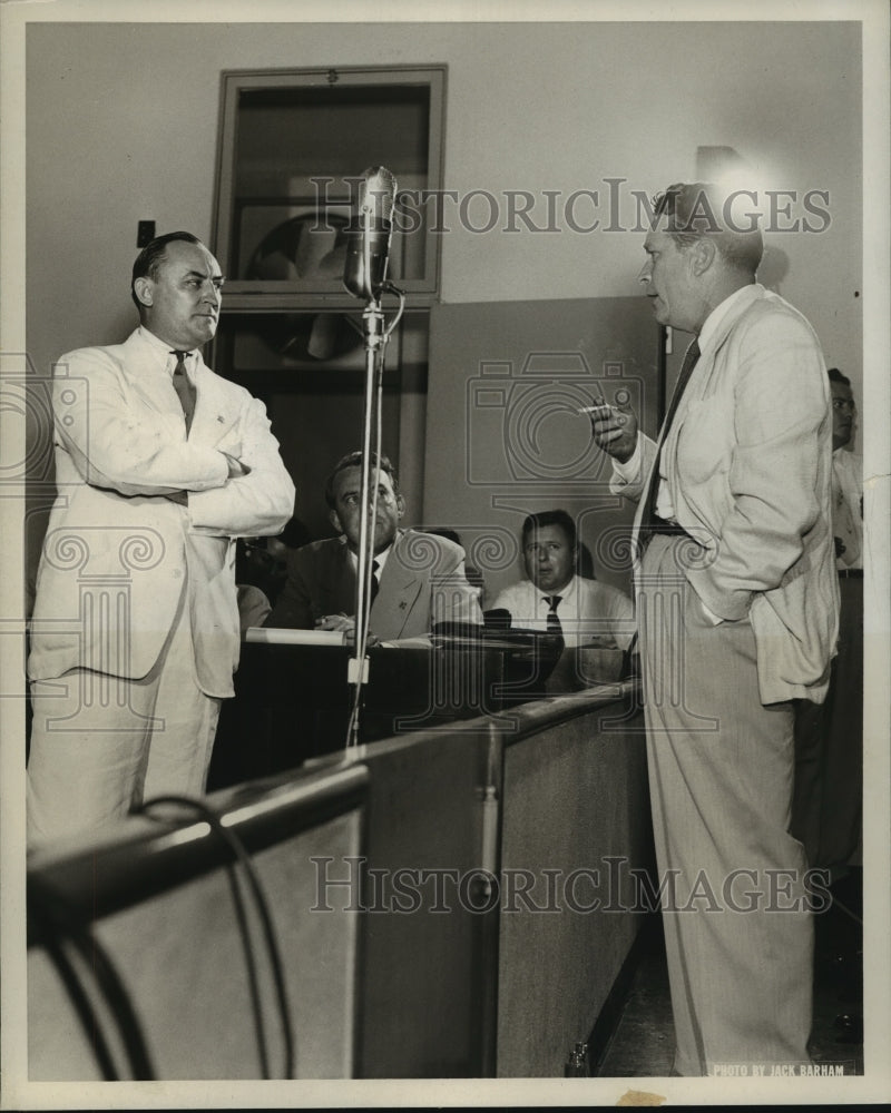 Load image into Gallery viewer, 1956 Press Photo John Wisdom argues with Clem Clark over political differences
