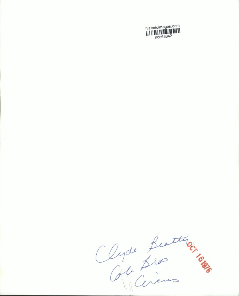 1976 Press Photo Clyde Beatty Cole Brothers Circus visitors - noa68842