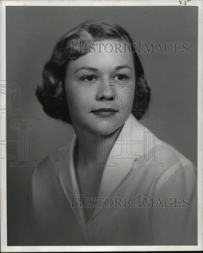Load image into Gallery viewer, 1958 Press Photo Miss Bonnie Rita Cocuzzi, Maid of the Krewe of Hermes Ball
