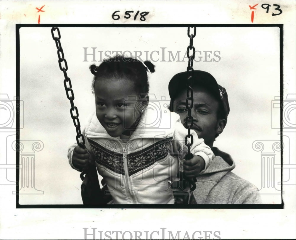  Press Photo Vanessa William &amp; Dad, Johnny, at LaFreniere Park, Metairie- Historic Images