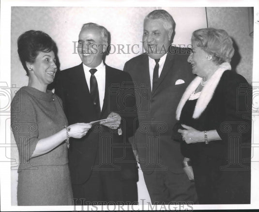 1968 Press Photo Members of Propeller Club Woman Essay Contest- Historic Images