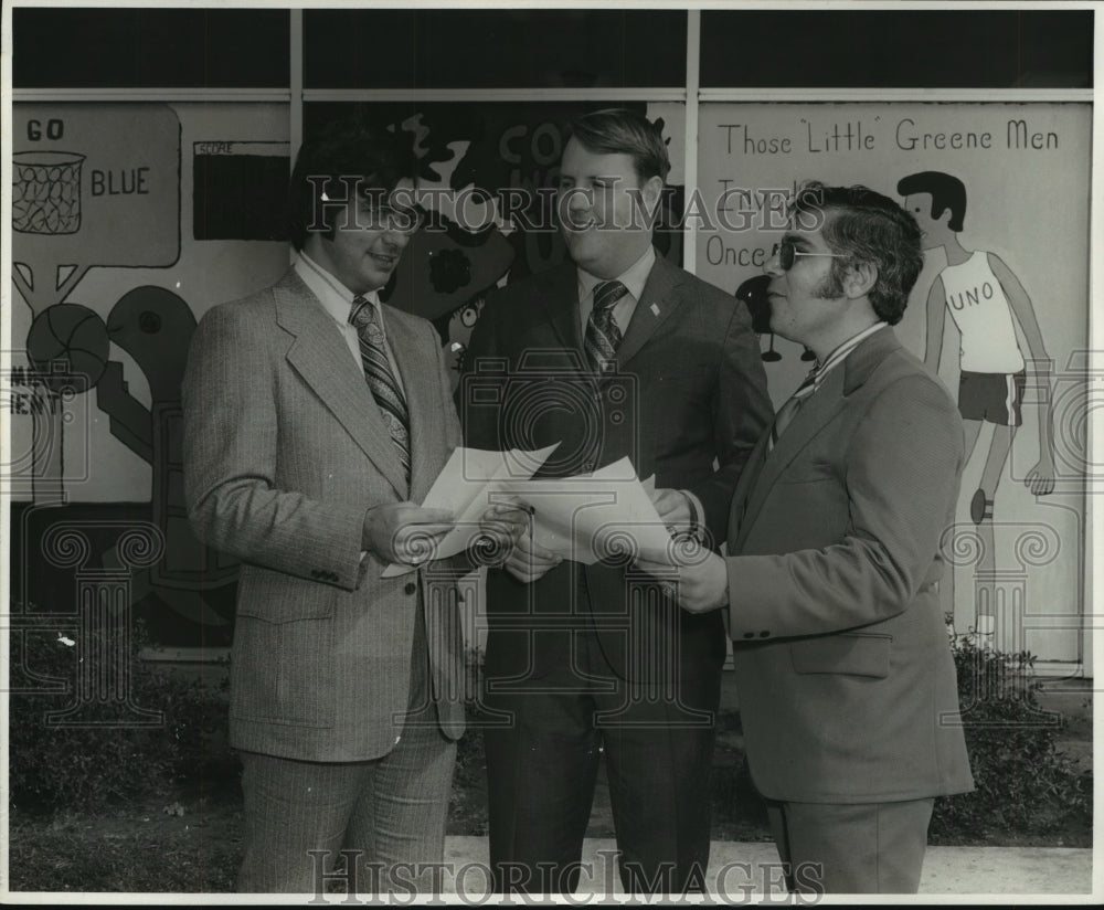 1972 Press Photo Wayne Collier at Louisiana State University New Orleans- Historic Images