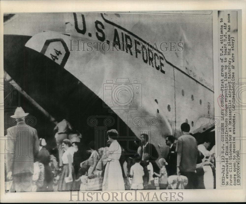 1960 Press Photo U.S. citizens board Air Force Globemaster to leave Congo