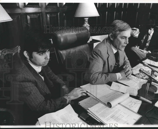 1975 Press Photo Harry Connick with Others at Meeting - noa72247