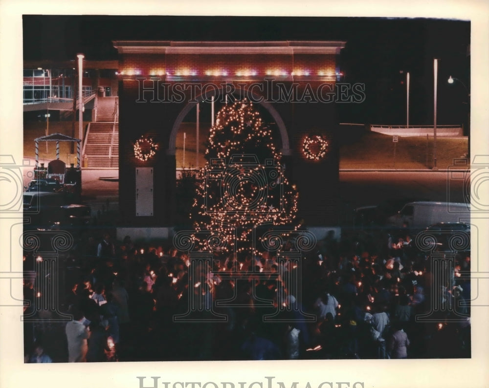  Press Photo Christmas Decorations and Tree at a Candle Light Ceremony- Historic Images