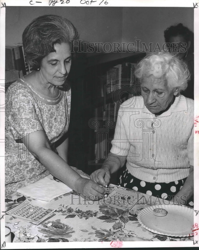 1966 Press Photo Mrs. James Ciaravella, Mrs. Mary Noto at Florida Project