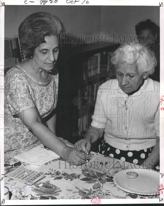 1966 Press Photo Mrs. James Ciaravella, Mrs. Mary Noto at Florida Project