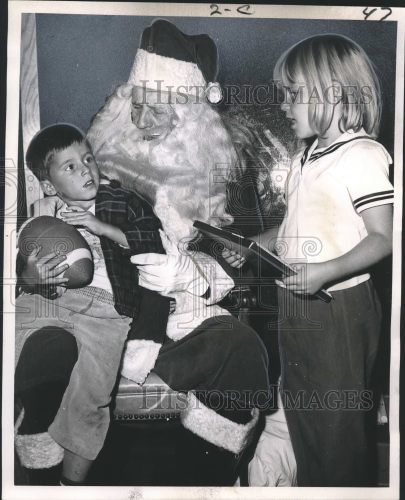 1966 Press Photo Santa &amp; youths at Children&#39;s Christmas party at Famous Theater- Historic Images