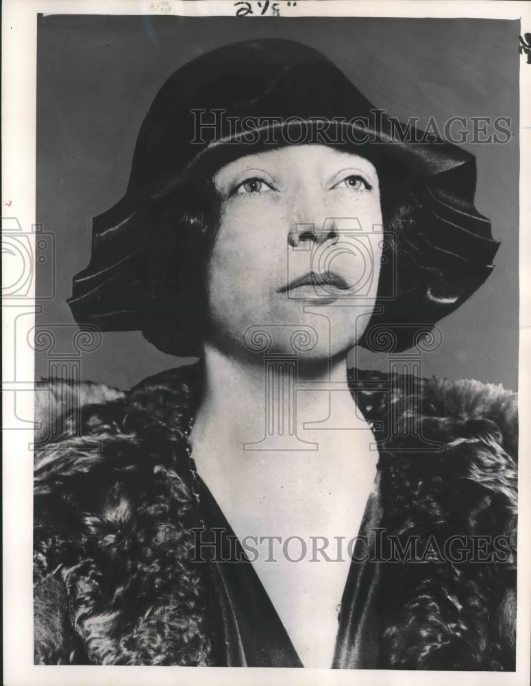 1961 Press Photo Alice Roosevelt wears familiar color of "Alice Blue."- Historic Images