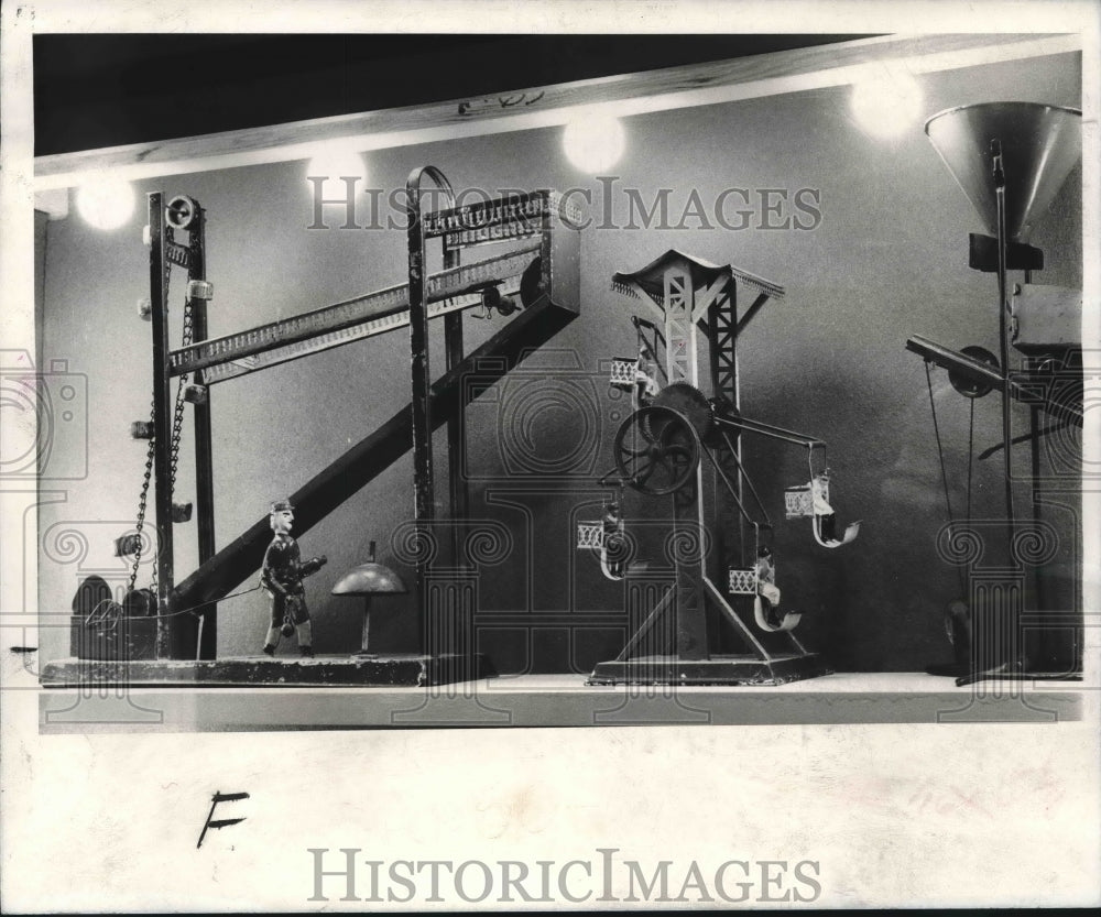1968 Press Photo Small hand-cranked mechanical toys - noa74099