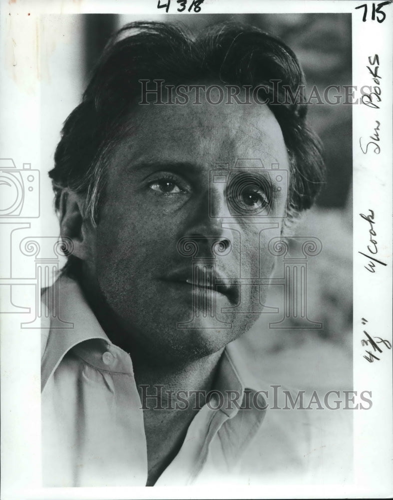 1980 Press Photo Dr. Robin Cook, author of &quot;Coma &amp; Sphinx.&quot; - noa74392- Historic Images