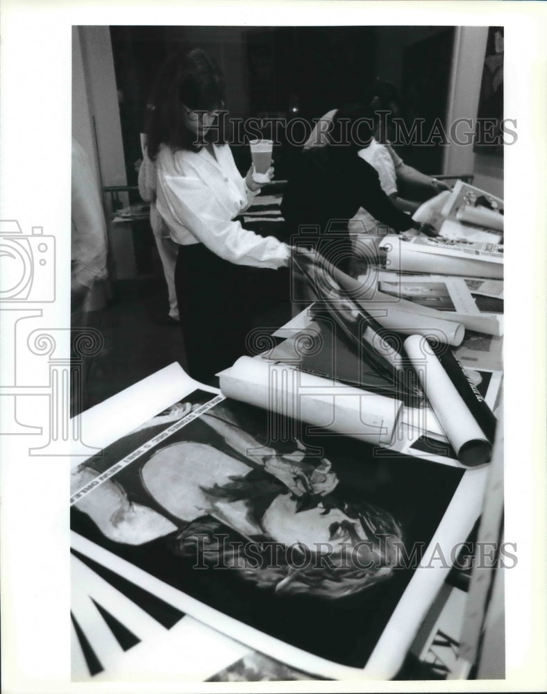 1993 Press Photo Ellen Coleman looks at posters at Contemporary Arts Center sale- Historic Images