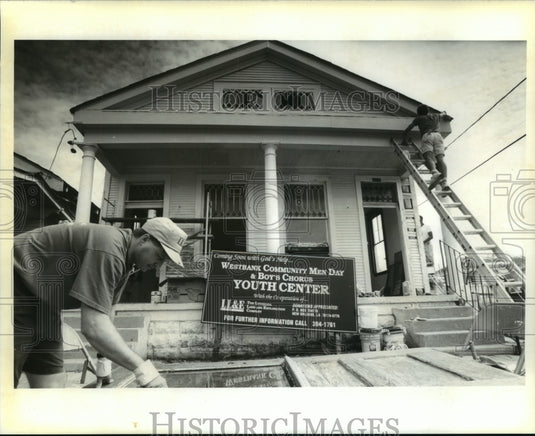 Press Photo Renovation project during "Christmas in October" in Algiers Point- Historic Images