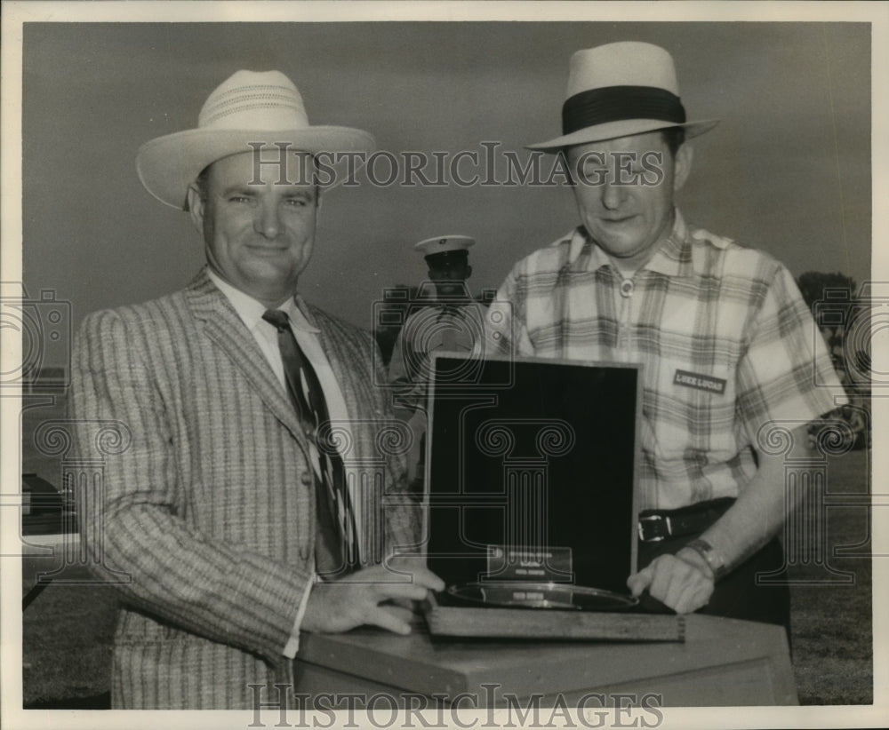 1959 Press Photo Sharpshooting champ, James C. Clark with Louis F. Lucas- Historic Images