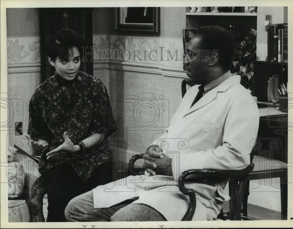 1986 Press Photo Cliff can&#39;t keep his opinion to himself in &quot;Denise&#39;s Decision.&quot;- Historic Images