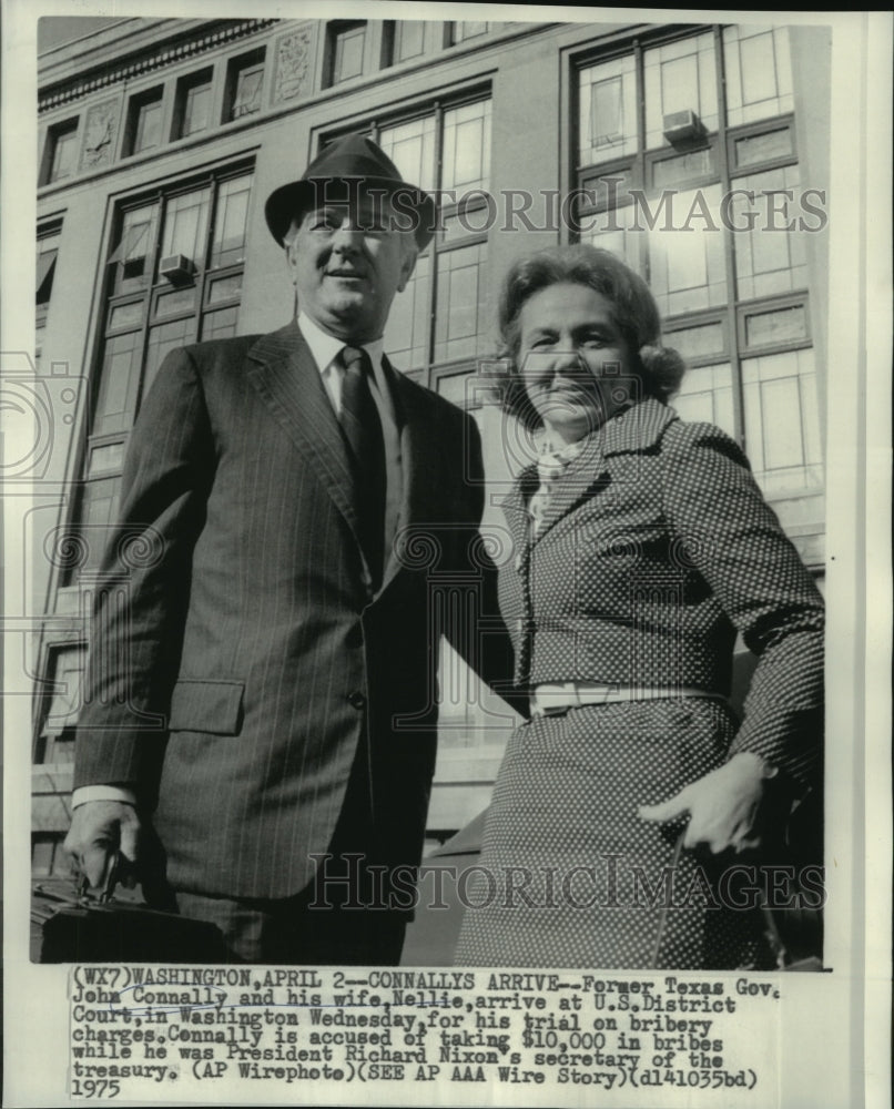 1975 Press Photo John Connally &amp; wife arrive at U.S. District Court, Washington.- Historic Images