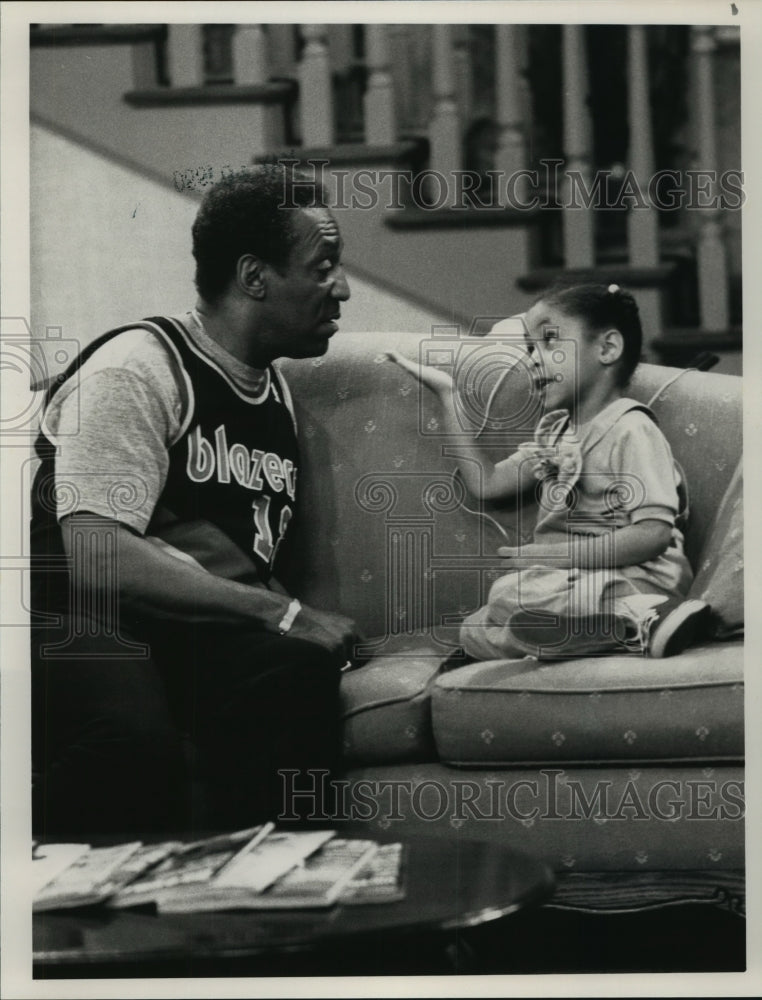 1990 Press Photo Bill Cosby and Raven-Symone in "The Cosby Show" - noa76038