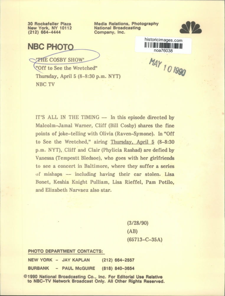 Load image into Gallery viewer, 1990 Press Photo Bill Cosby and Raven-Symone in "The Cosby Show" - noa76038
