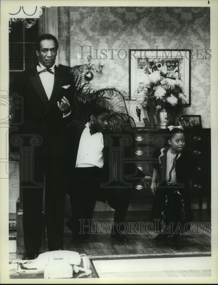 1986 Press Photo "The Cosby Show" -Cliff and the children perform lip-sync- Historic Images