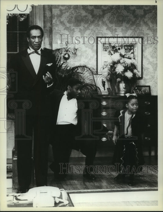1986 Press Photo "The Cosby Show" -Cliff and the children perform lip-sync- Historic Images