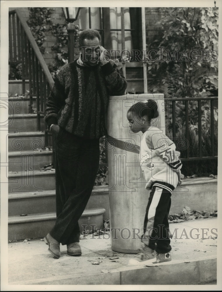 1988 Press Photo Bill Cosby and Keshia Knight Pulliam in "The Cosby Show"- Historic Images