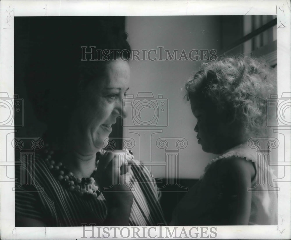 1969 Press Photo Cottage School Principal Develops Lori O&#39;Neil&#39;s Attention Span- Historic Images