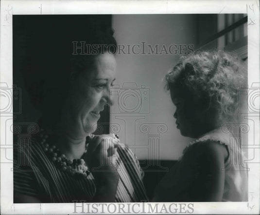 1969 Press Photo Cottage School Principal Develops Lori O'Neil's Attention Span- Historic Images