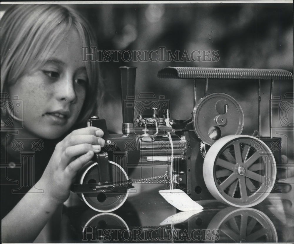 1974 Press Photo Little Girl play with Train made form Recycled Parts, Christmas