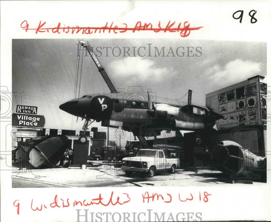  Press Photo Expert Shoring Co. takes down airplane at 27th & I-10 Service Road- Historic Images